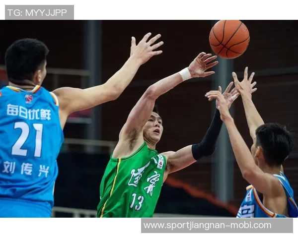 媒体人分析郭艾伦不随龙狮赴美备战原因及其商业价值与地位的重要性